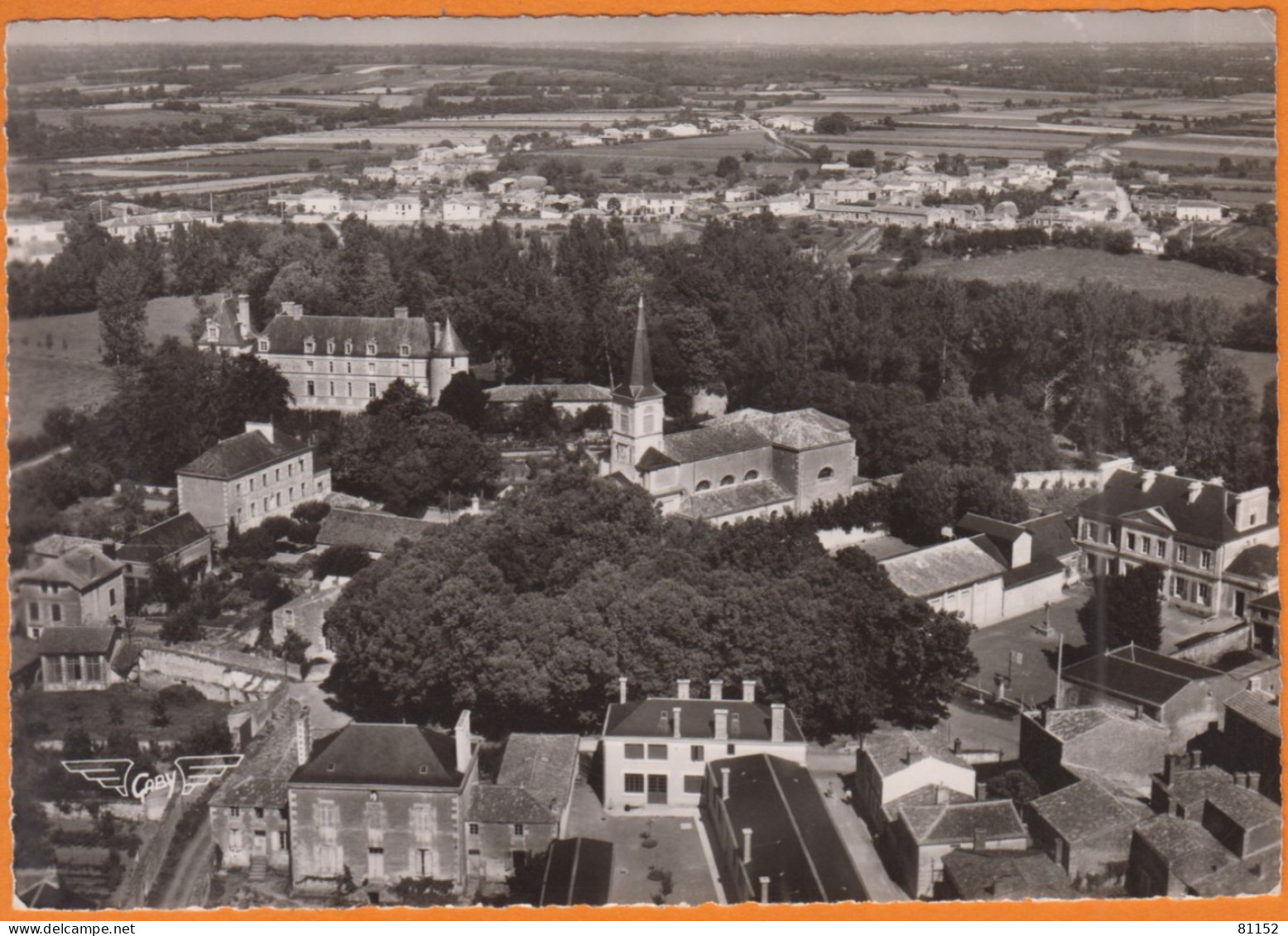 CPSM De 85 SAINTE-HERMINE  " Vue D'ensemble L'église Et Le Chateau " écrite - Sainte Hermine