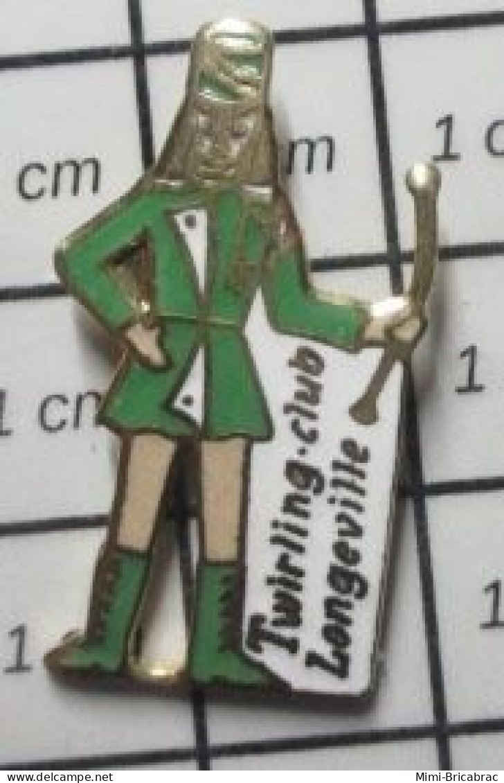 713A Pin's Pins / Beau Et Rare / ASSOCIATIONS / TWIRLING CLUB MAJORETTE LONGEVILLE - Associations