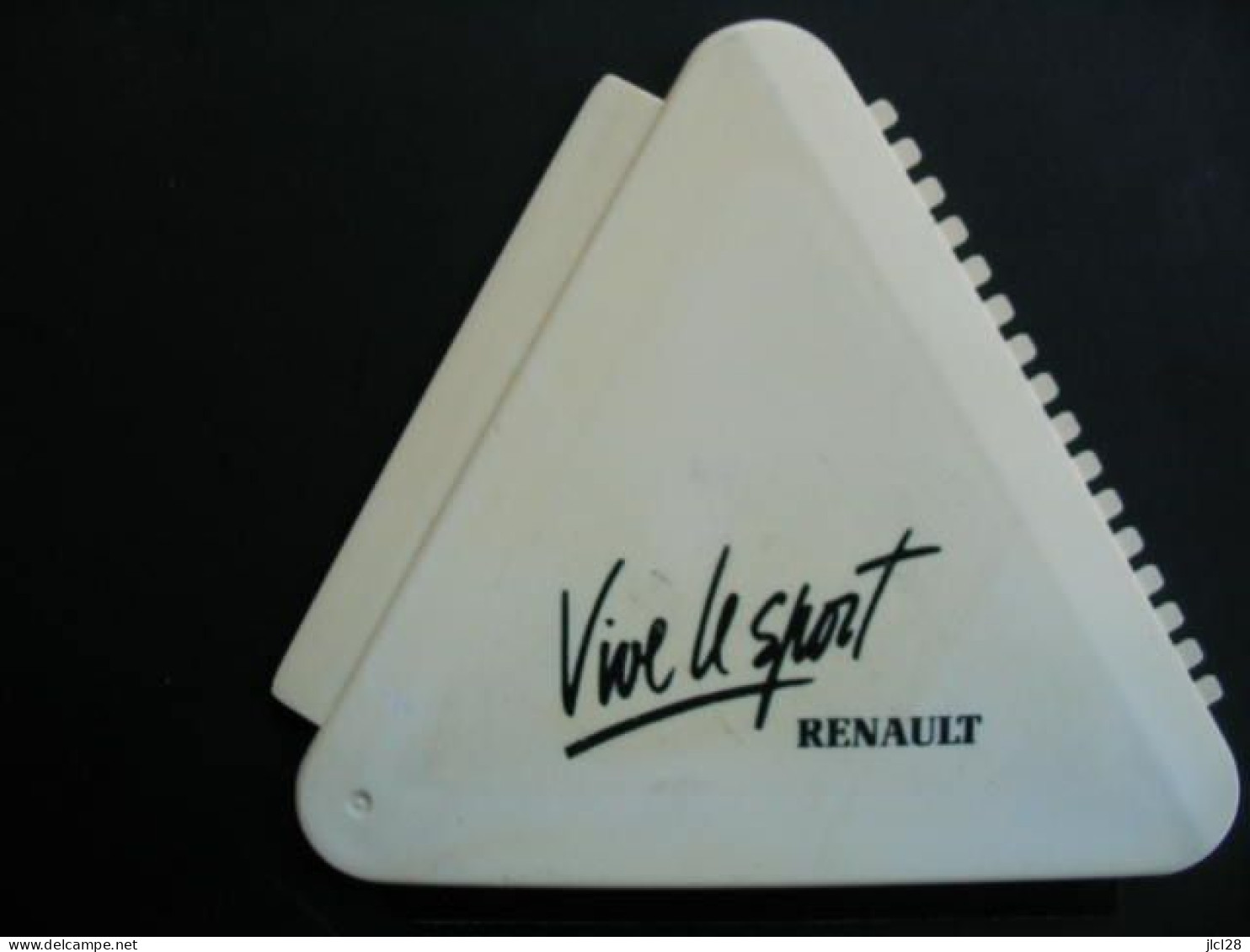 Ancien Grattoir Vitre Et Pare Brise En Plastique Robuste "Vive Le Sport" RENAULT - Otros & Sin Clasificación