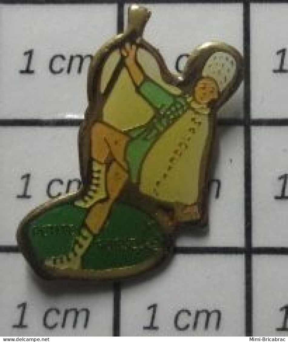 713B Pin's Pins / Beau Et Rare / ASSOCIATIONS / TWIRLING CLUB MAJORETTE PETITE .... - Verenigingen