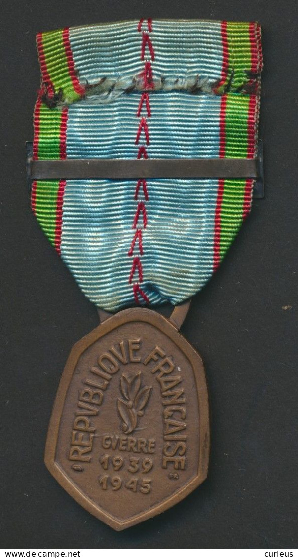 MEDAILLE REPUBLIQUE FRANCAISE * GUERRE 1939 - 1945 * LIBERATION * 2 SCANS - 1939-45