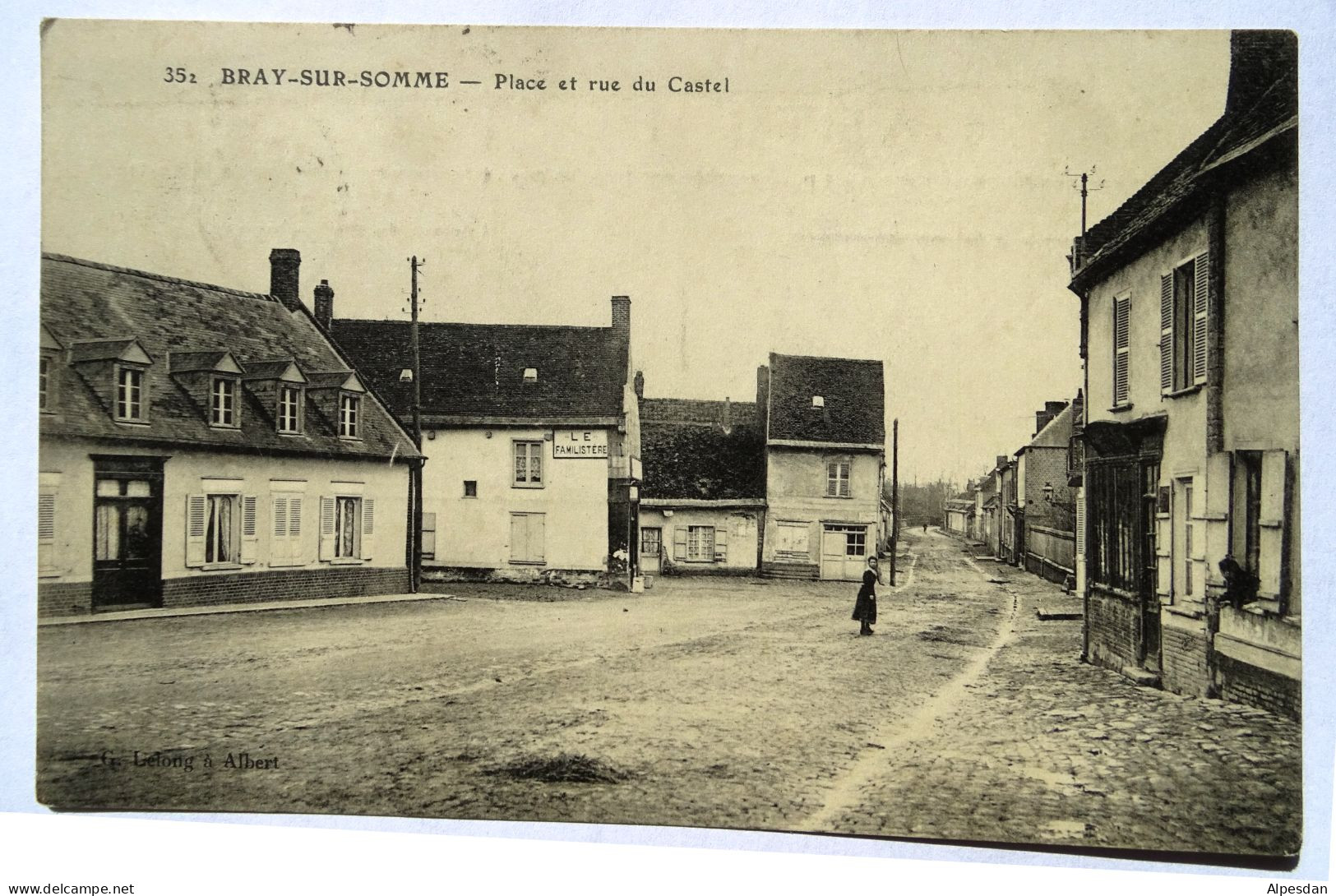 BRAY-SUR-SOMME. Place Et Rue Du Castel - Bray Sur Somme