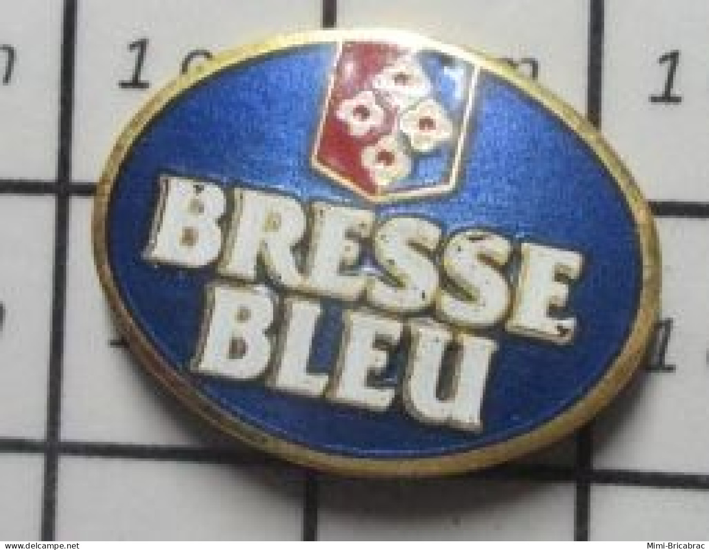 713b Pin's Pins / Beau Et Rare / MARQUES / FROMAGE BRESSE BLEU Y'EN A PAS TROIS ! - Levensmiddelen