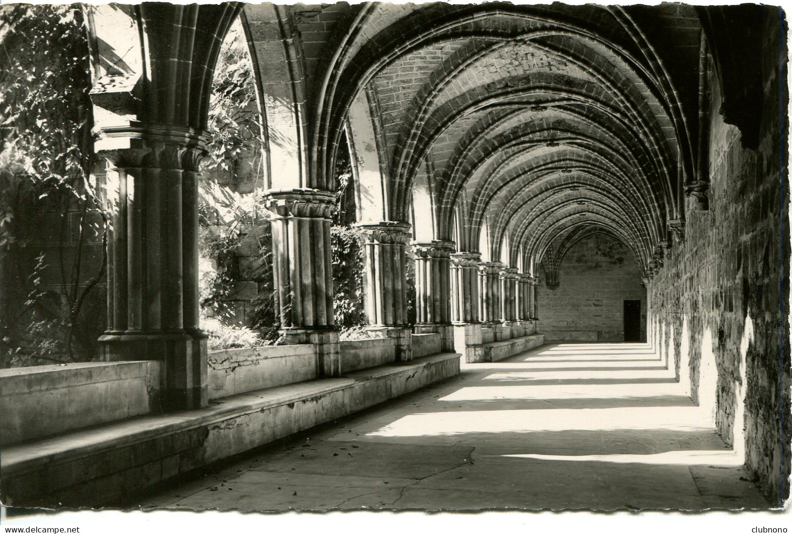 CPSM - ASNIERES-SUR-OISE - ABBAYE DE ROYAUMONT - LE CLOITRE (IMPECABLE) - Asnières-sur-Oise