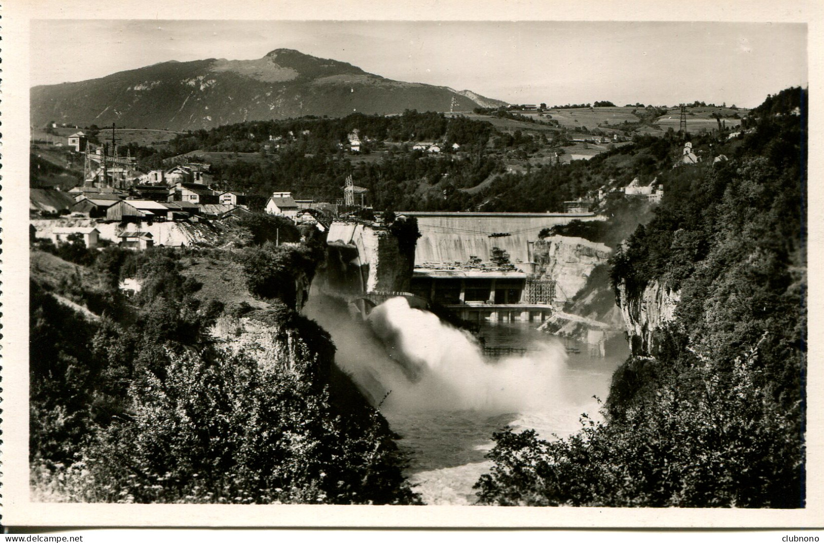 CPSM - GENISSIAT - GRAND BARRAGE ET CASCADE DU SAUT DU SKI (IMPECCABLE) - Génissiat