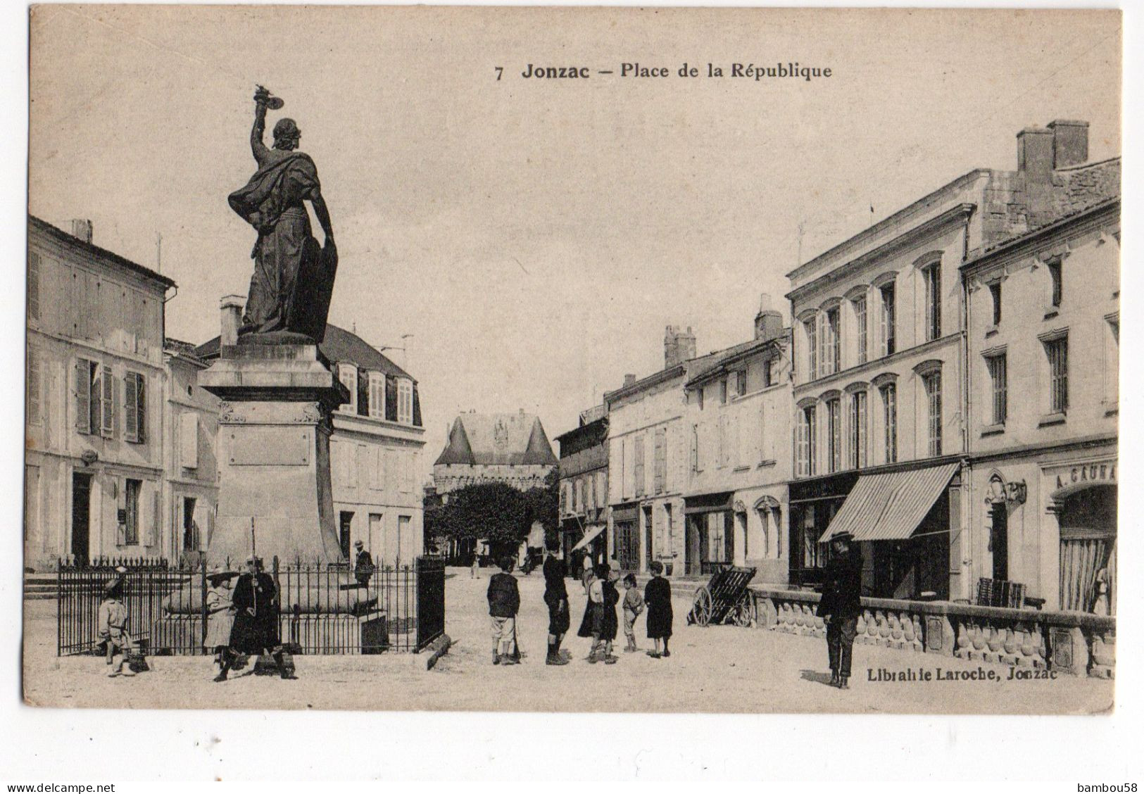 JONZAC * CHARENTES MARITIMES * PLACE DE LA REPUBLIQUE * CHATEAU * STATUE * Carte N° 7 * Lib. Laroche * Animation - Jonzac