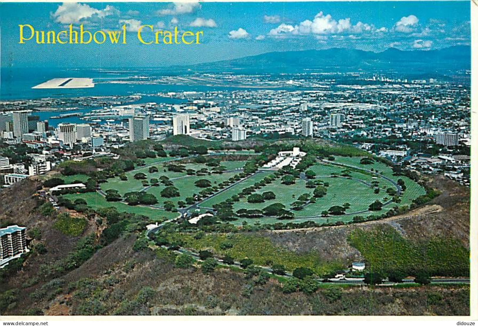 Etats Unis - Hawaï - Honolulu - Seen Beyond Punchbowl Crater And The National Memorial Cemeteiy Of The Pacific Are The B - Honolulu