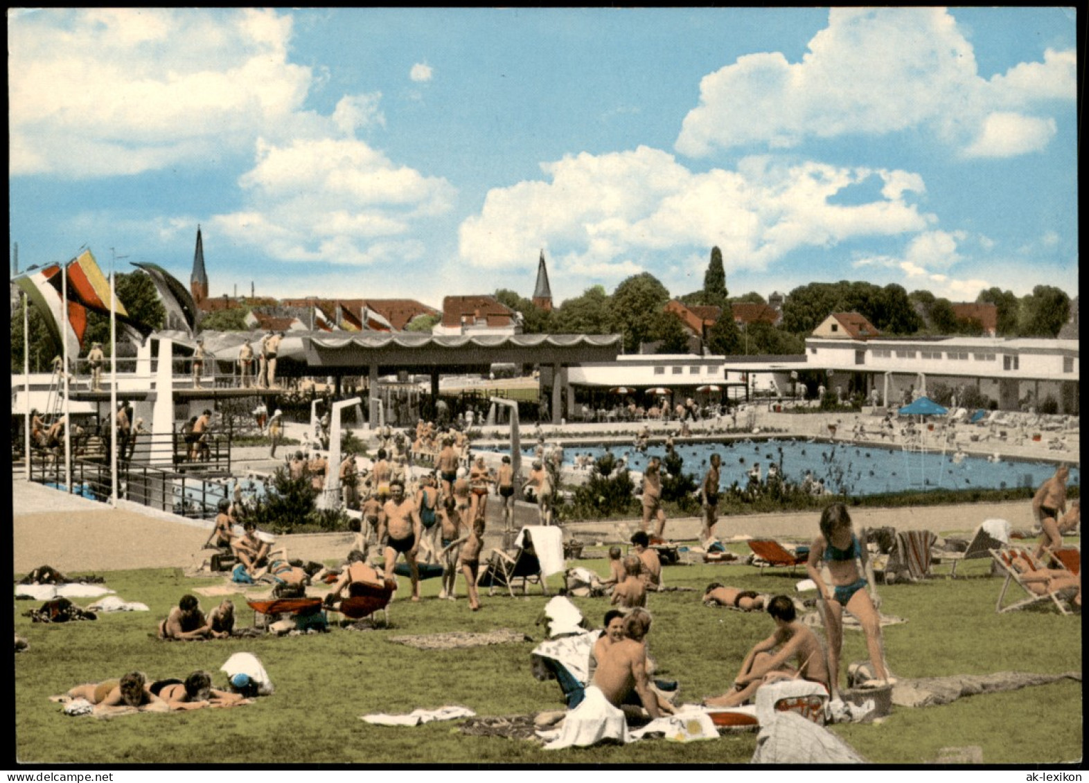 Herne Wellenbad Freizeitpark Des Ruhrgebiets, Belebtes Freibad 1960 - Herne