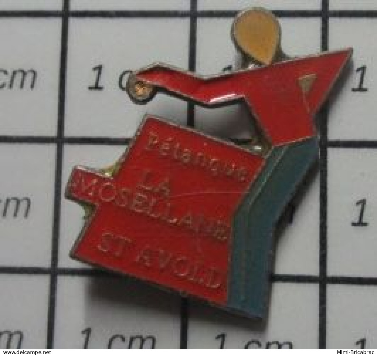 713B Pin's Pins / Beau Et Rare : SPORTS / CLUB PETANQUE LA MOSELLANE ST AVOLD - Petanca