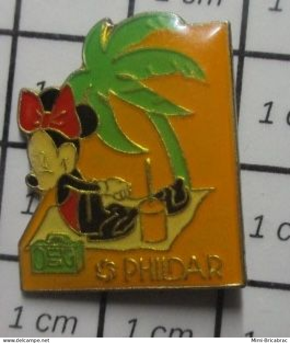 713B Pin's Pins / Beau Et Rare : THEME DISNEY / MINNIE A LA PLAGE SOUS UN  COCOTIER PHILDAR - Disney