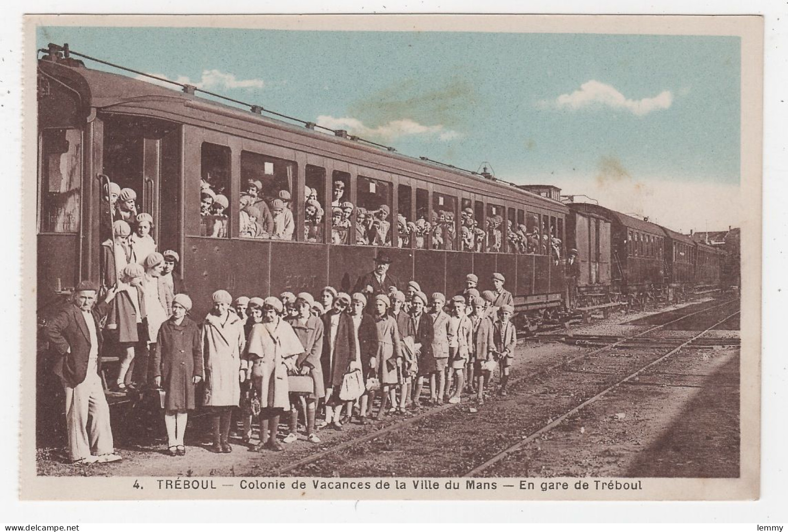 29 - TRÉBOUL -  COLONIE DE VACANCES DE LA VILLE DU MANS -72 -  LES COLONS EN GARE DE TRÉBOUL - LA MONTÉE DANS LE TRAIN - Tréboul