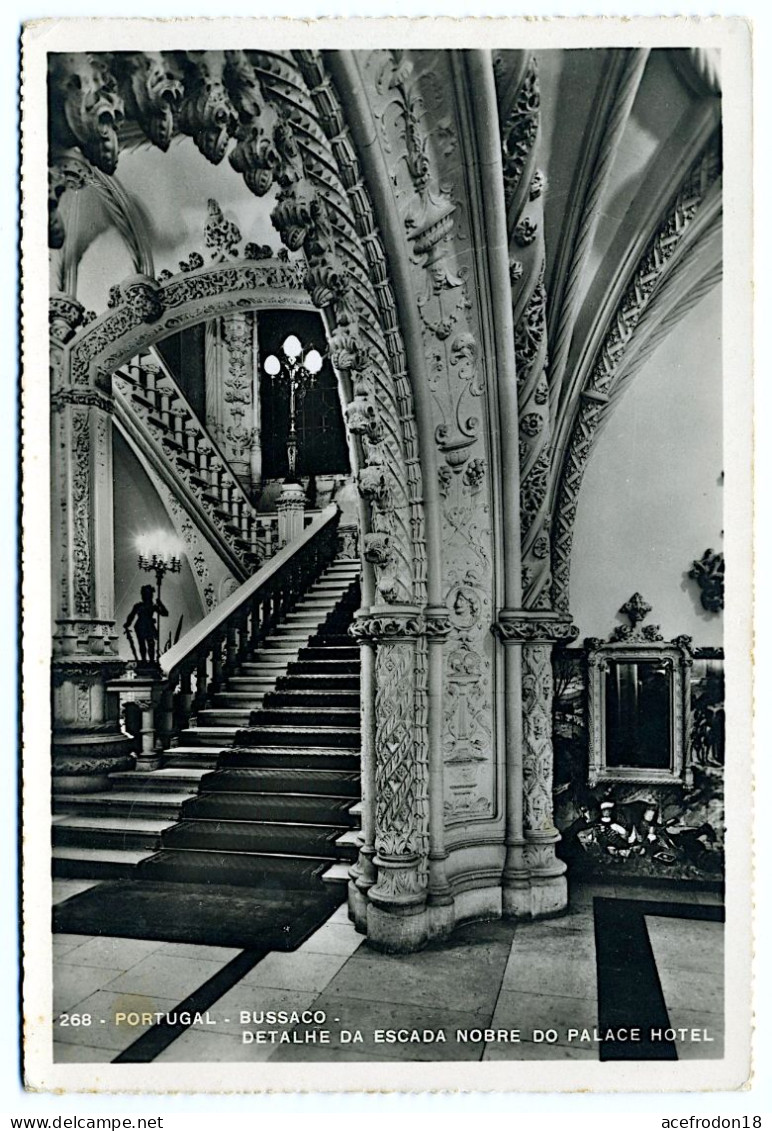 Bussaco - Detalhe Da Escada Nobre Do Palace Hotel - Coimbra