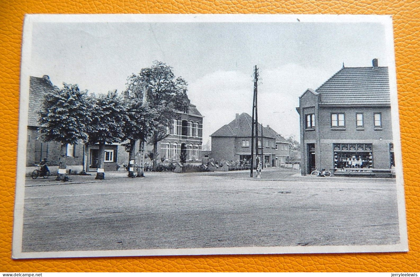 ACHEL  - Dorpsplein - Hamont-Achel