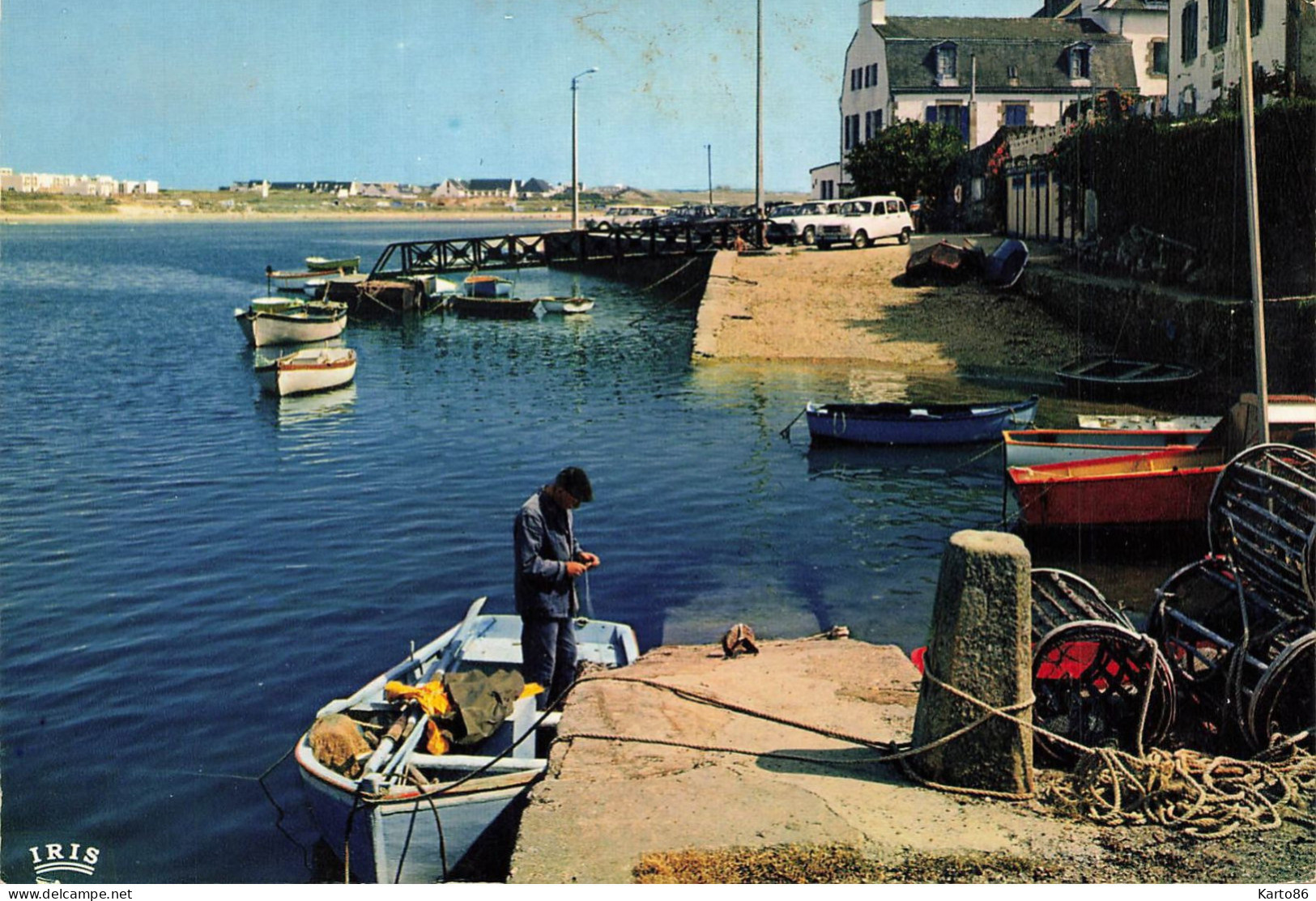 Le Pouldu * Le Petit Port * Au Fond Le Village De Vacances Et La Plage * Pêche Bateau Pêcheur Casiers - Le Pouldu