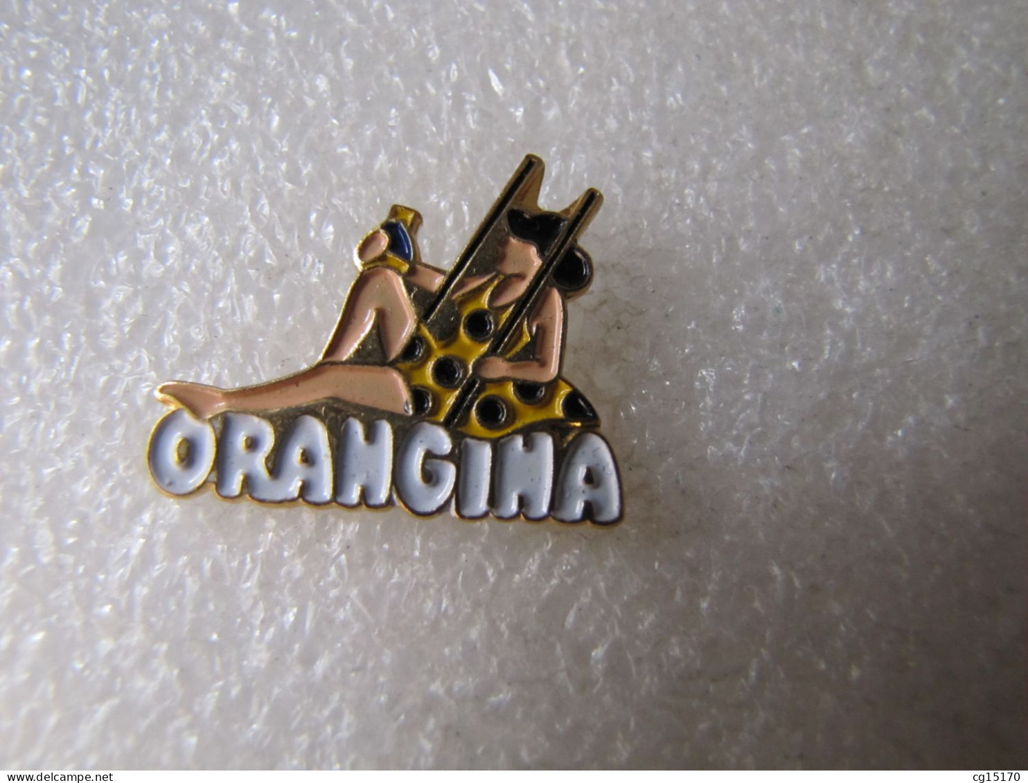 PIN'S       ORANGINA  PIN UP - Bebidas