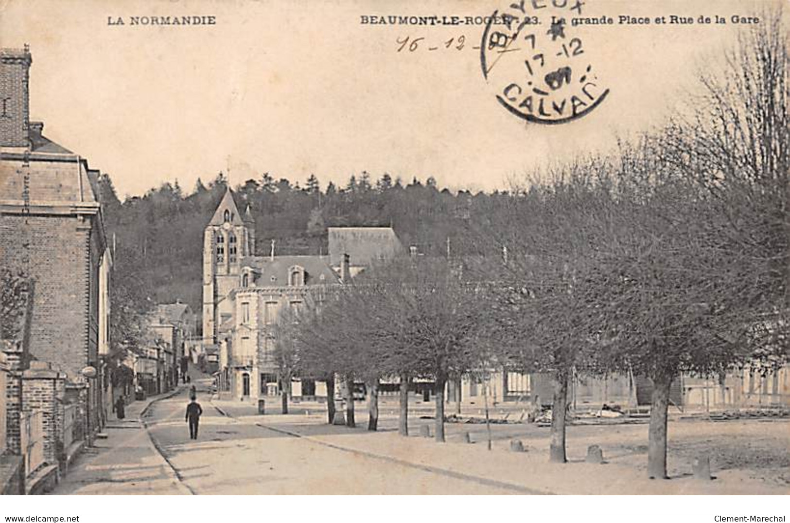 BEAUMONT LE ROGER - La Grande Place Et Rue De La Gare - Très Bon état - Beaumont-le-Roger