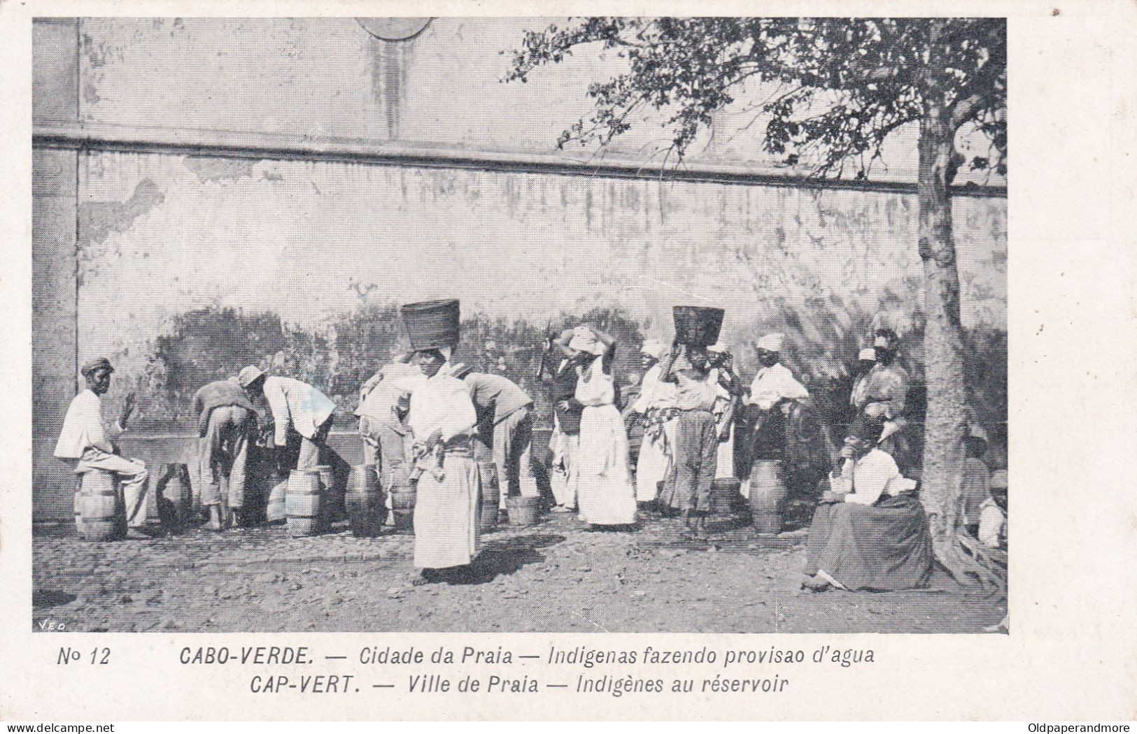 POSTCARD AFRICA - CABO VERDE - CAP-VERT - CIDADE DA PRAIA - INGIGENAS FAZENDO PROVISÃO D'AGUA - Cap Verde