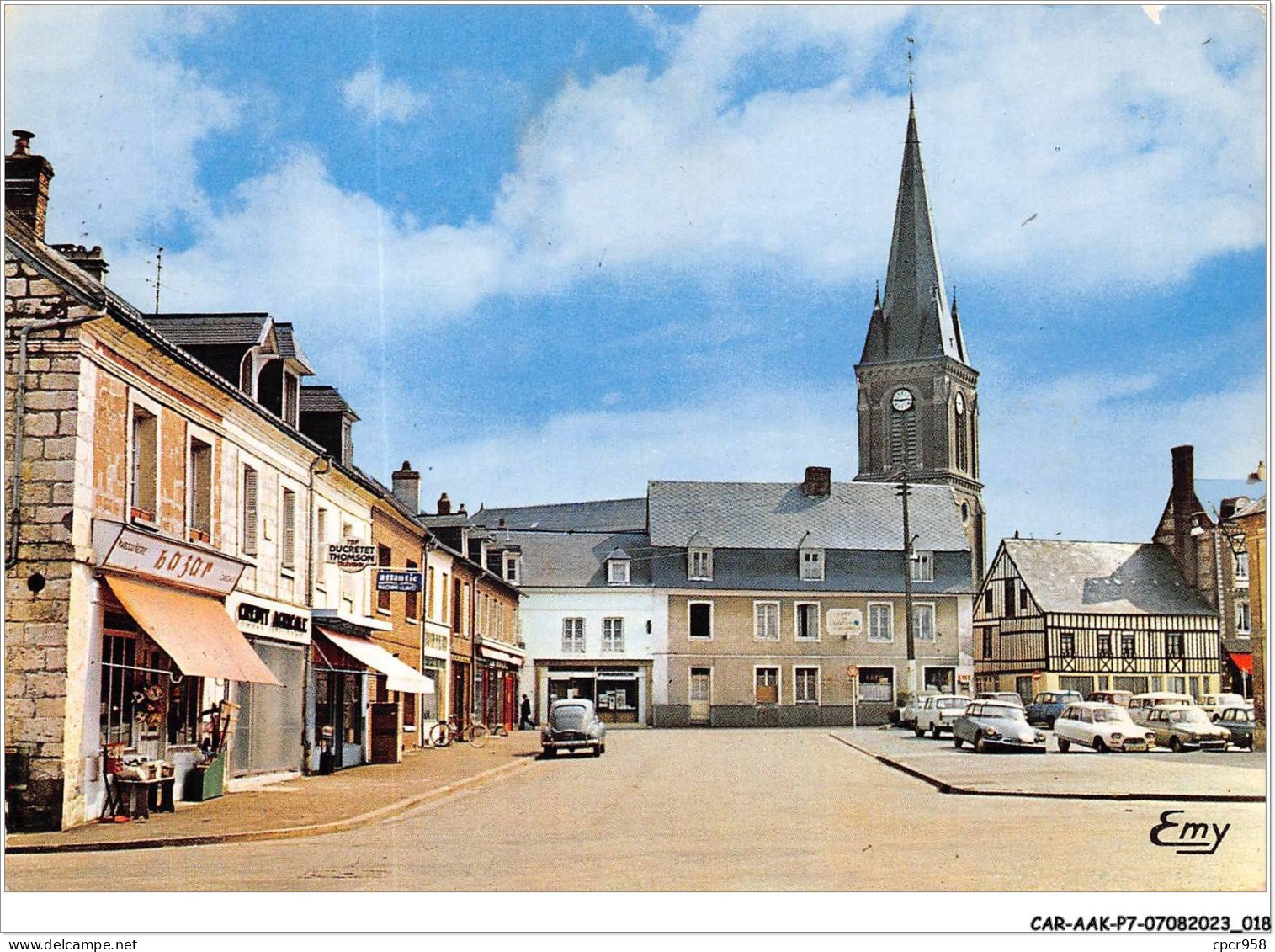 CAR-AAKP7-76-0684 - YERVILLE - La Place Général Leclerc Et L'église - Commerces - Yerville