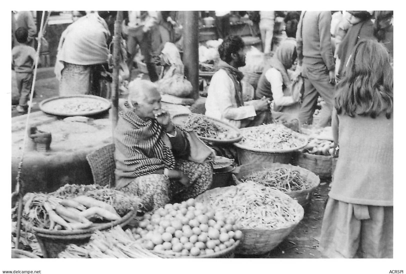 NEPAL KATMANDOU Marchande De Légumes  Chittadhar Marg Mahaboudha En 1984  Katmandhu  Katmandu KATHMANDU N°  70 \MR8073 - Népal