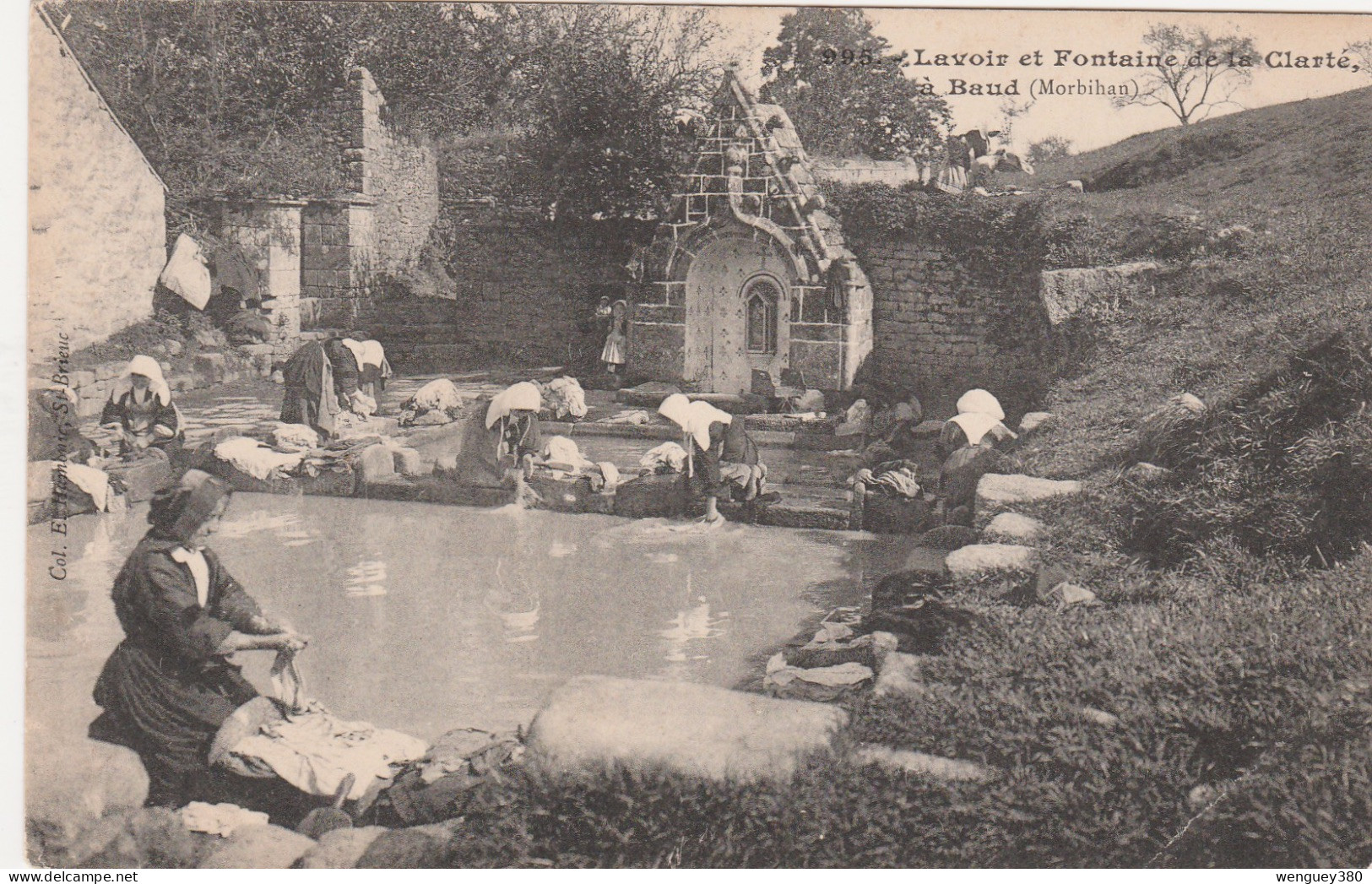 56 BAUD      Lavoir Et Fontaine De La Clarté  à Baud (morbihan)   SUP  PLAN  EnV. 1910.     RARE - Baud