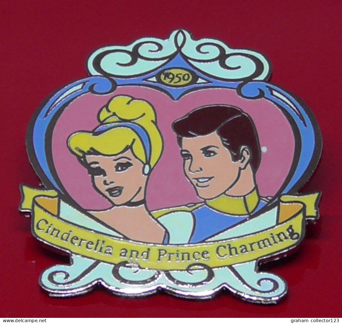 Modern Enamel And Metal Badge Disney Countdown To The Millennium Cinderella & Prince Charming 1999 - Disney