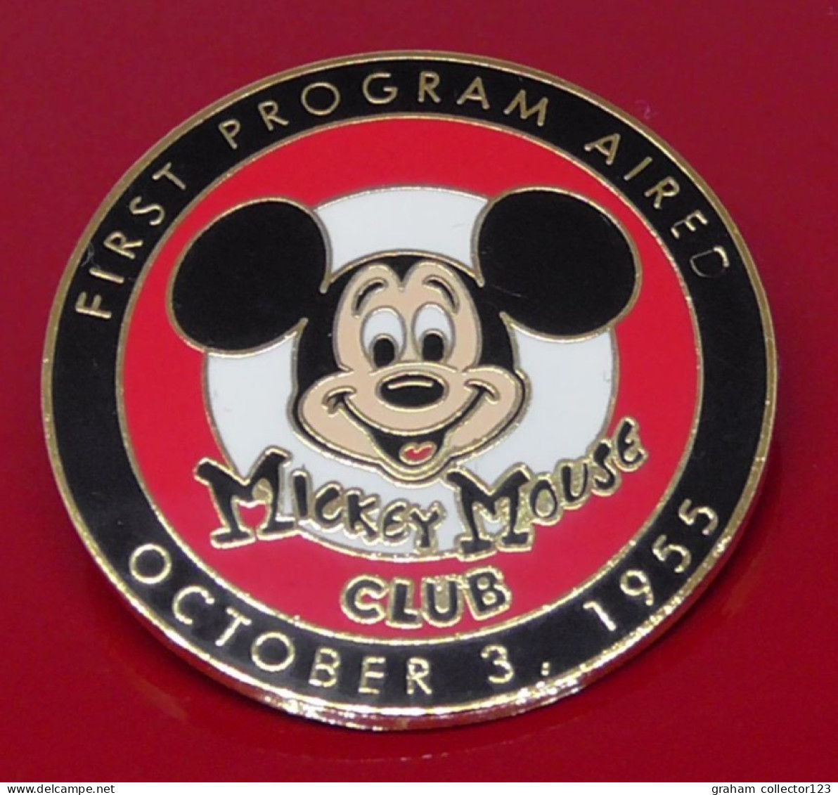 Modern Enamel And Metal Badge Disney Countdown To The Millennium Mickey Mouse Club Character 1999 1st Program Aired - Disney