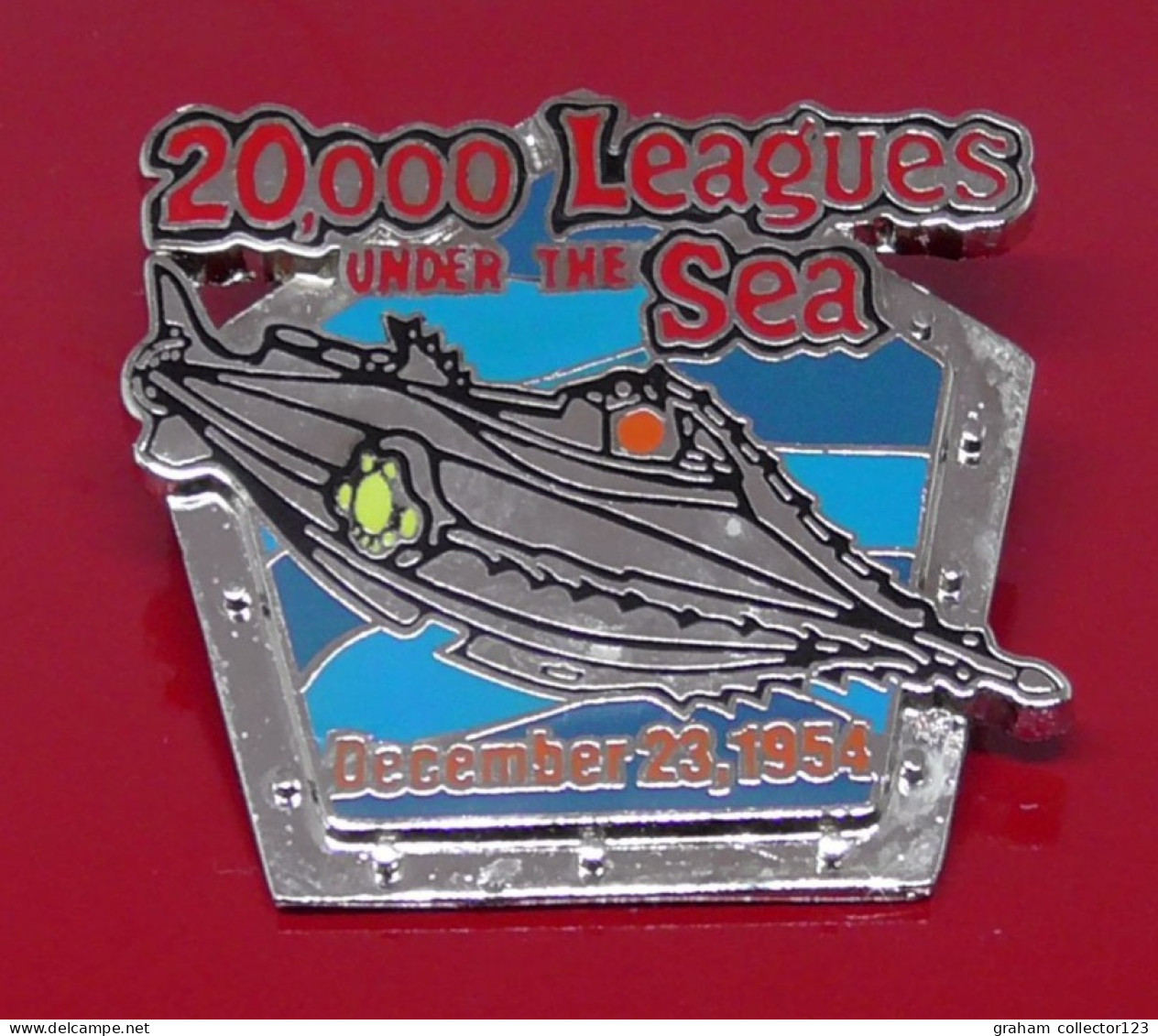 Modern Enamel And Metal Badge Disney Countdown To The Millennium 20,000 Leagues Under The Sea - Disney