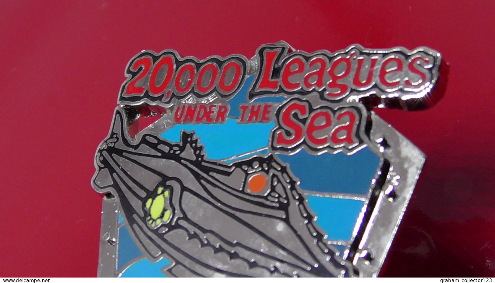 Modern Enamel And Metal Badge Disney Countdown To The Millennium 20,000 Leagues Under The Sea - Disney