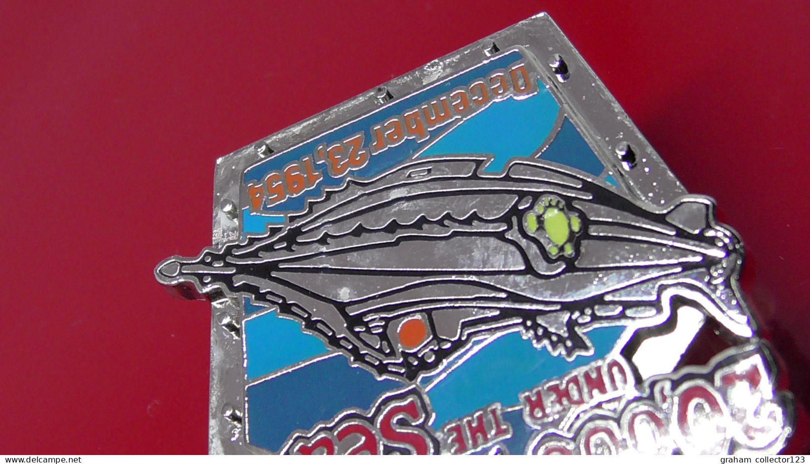 Modern Enamel And Metal Badge Disney Countdown To The Millennium 20,000 Leagues Under The Sea - Disney