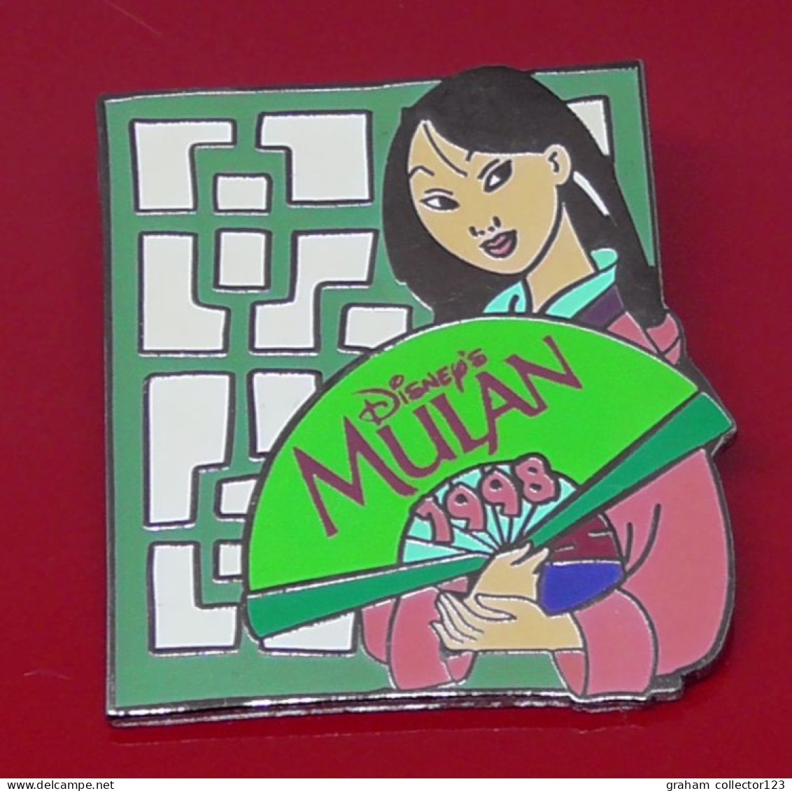 Modern Enamel And Metal Badge Disney Countdown To The Millennium Mulan Character - Disney