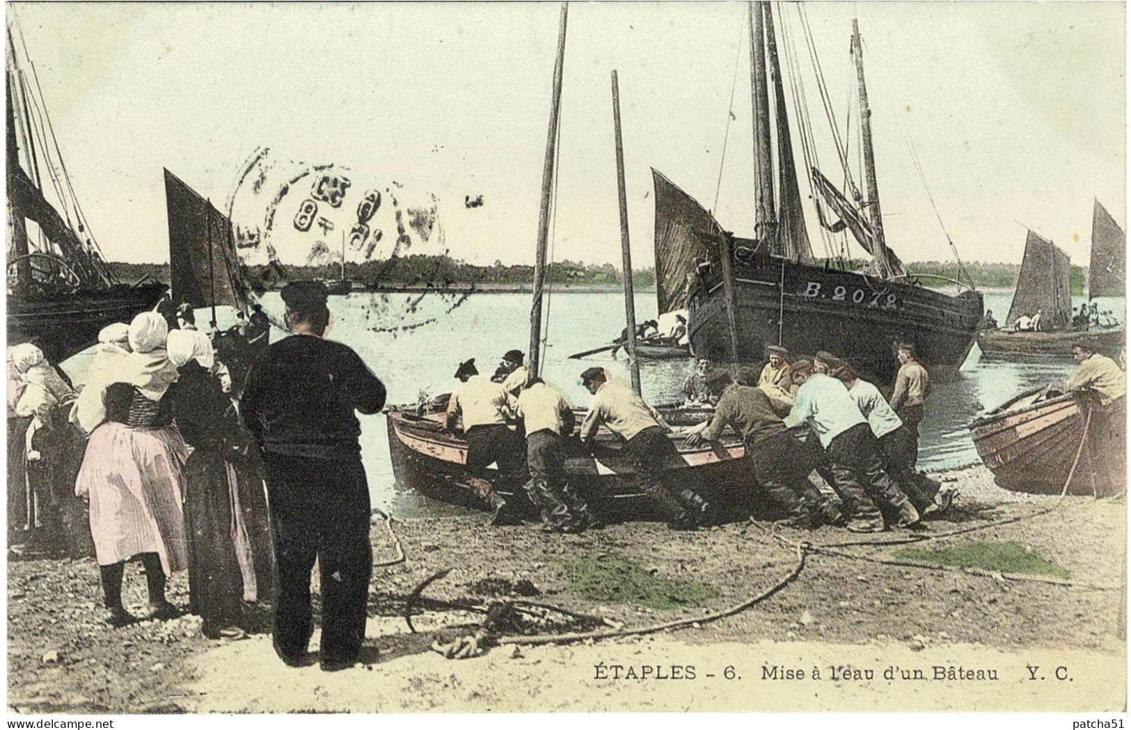 62 - ETAPLES - Mise à L'eau D'un Bateau - Marins - Etaplois(es) Sur Le Quai - Voyagée 1906 - Etaples