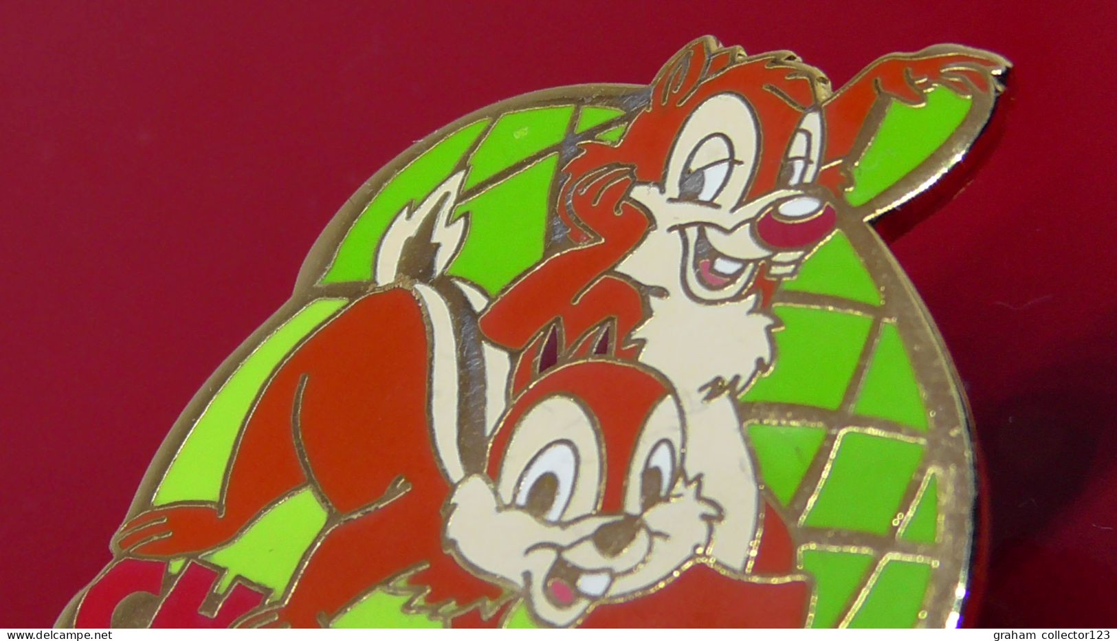 Modern Enamel And Metal Badge Disney Countdown To The Millennium Chip N Dale Characters 1999 - Disney