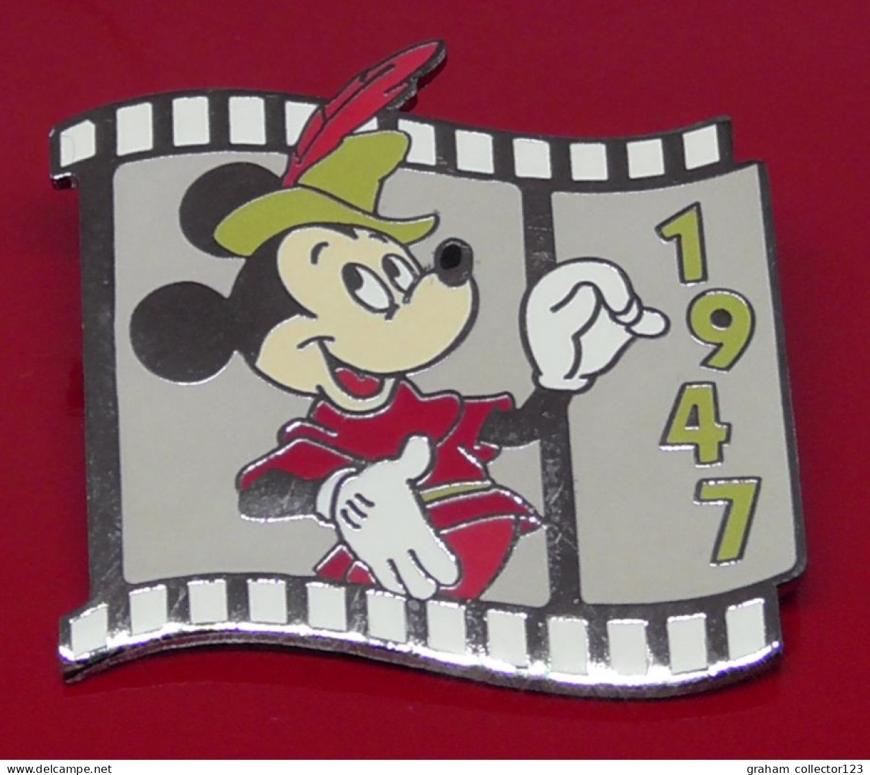 Modern Enamel And Metal Badge Disney Countdown To The Millennium Mickey Mouse 1947 Film Strip 1999 - Disney