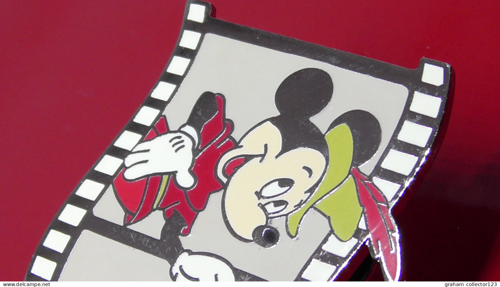 Modern Enamel And Metal Badge Disney Countdown To The Millennium Mickey Mouse 1947 Film Strip 1999 - Disney
