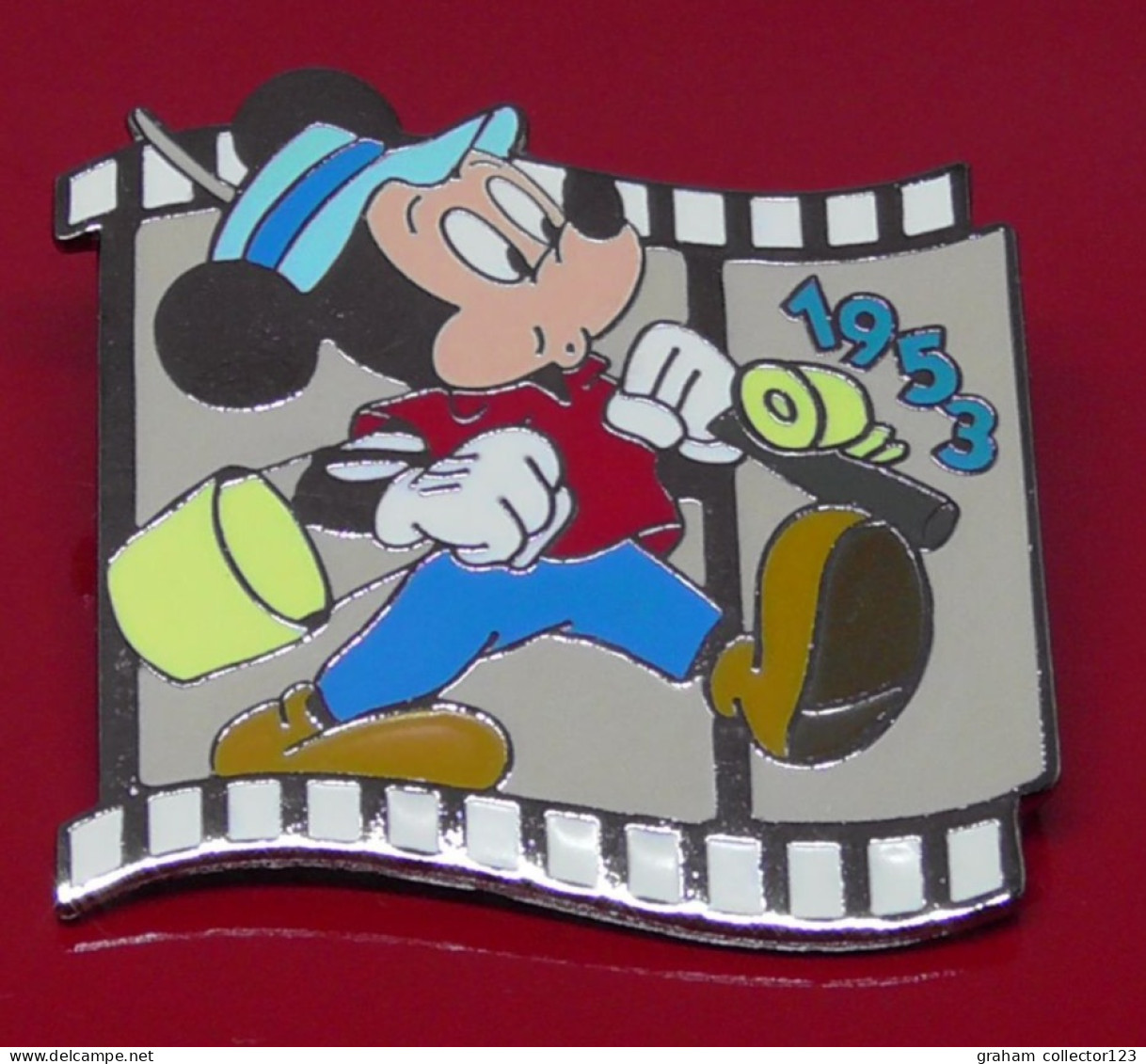 Modern Enamel And Metal Badge Disney Countdown To The Millennium Mickey Mouse 1953 Film Strip 1999 - Disney