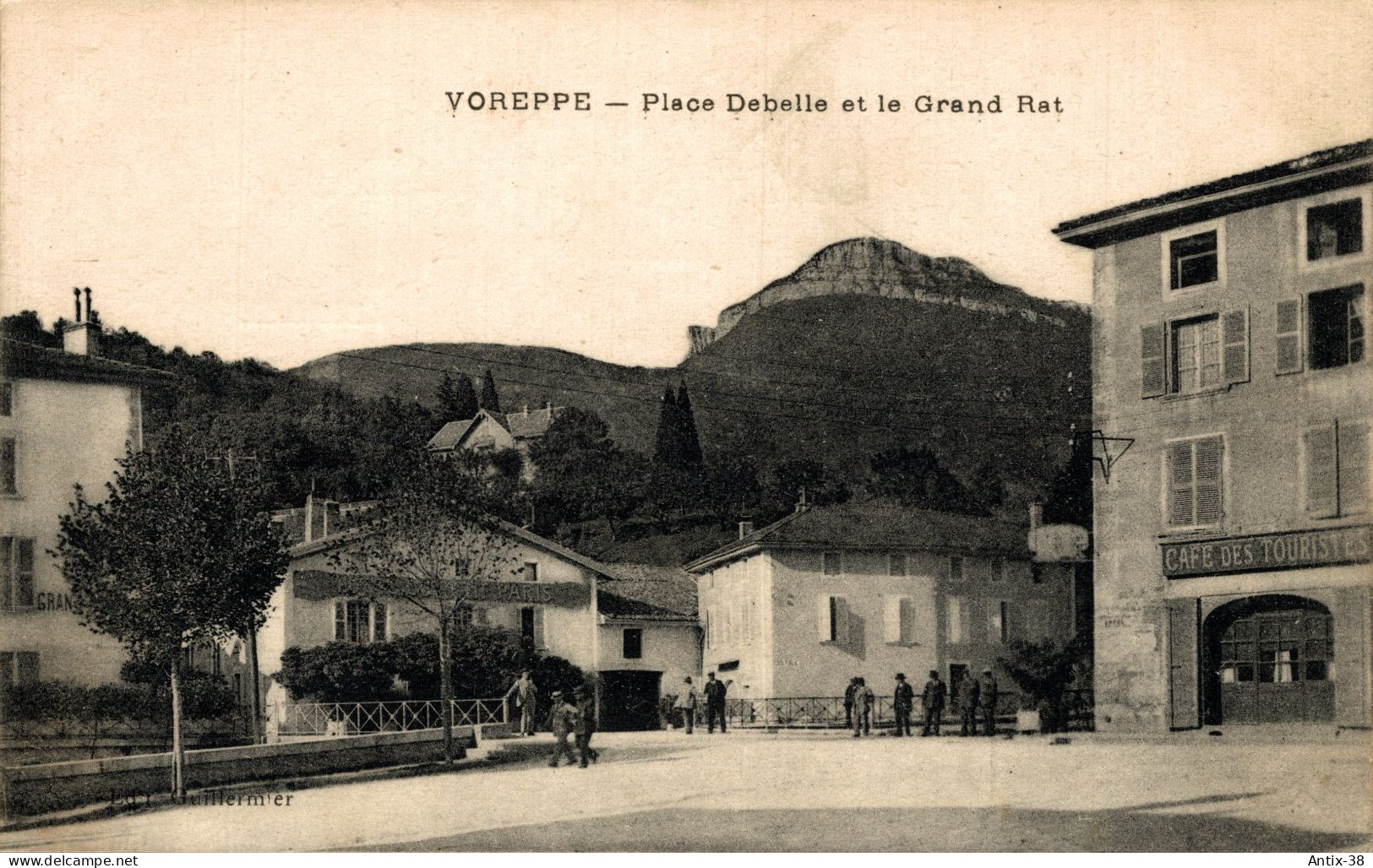 N61 - 38 - VOREPPE - Isère - Place Debelle Et Le Grand Rat - Voreppe