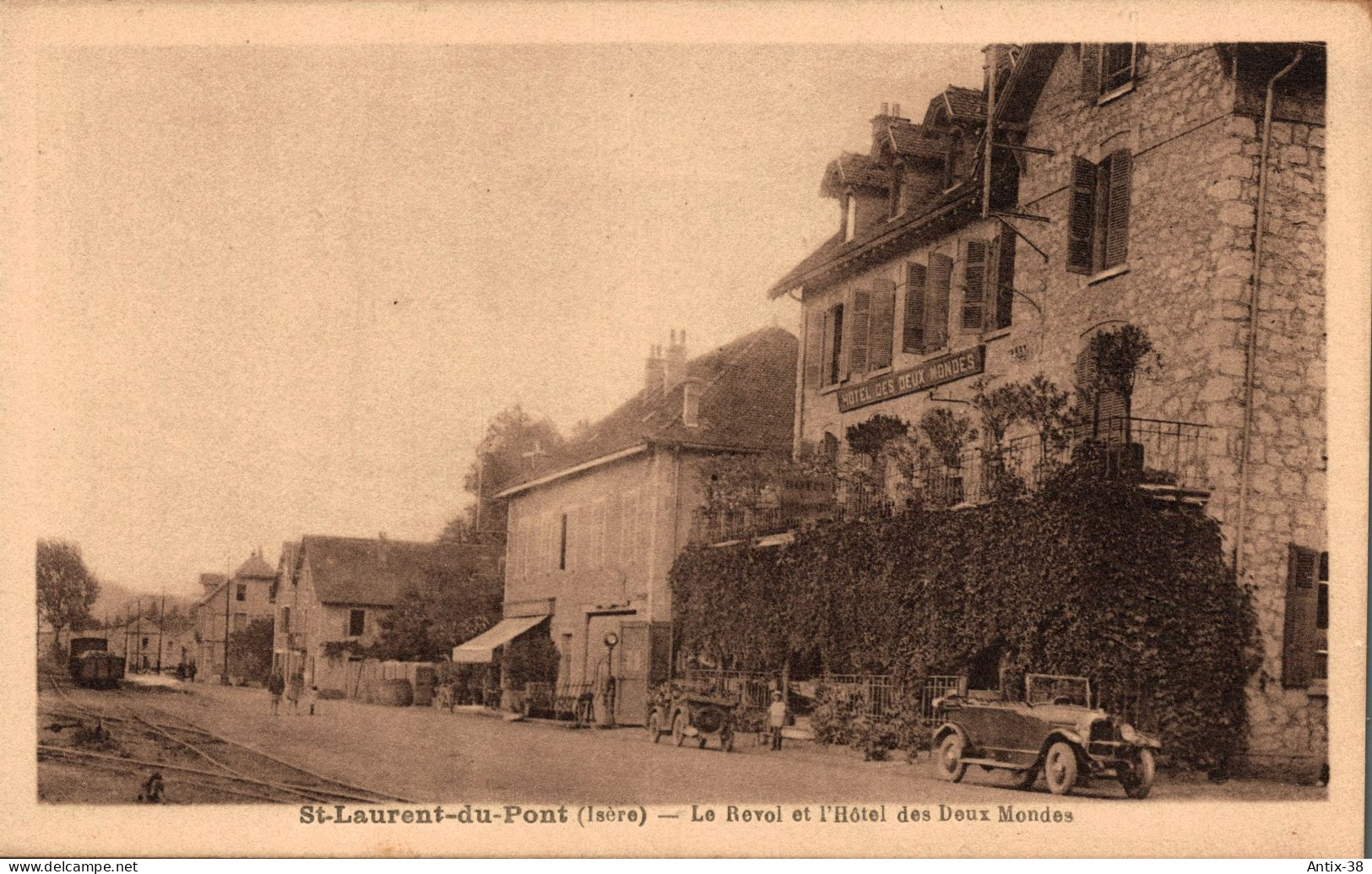 N62 - 38 - SAINT-LAURENT-DU-PONT - Isère - Le Revol Et L'Hôtel Des Deux Mondes - Saint-Laurent-du-Pont