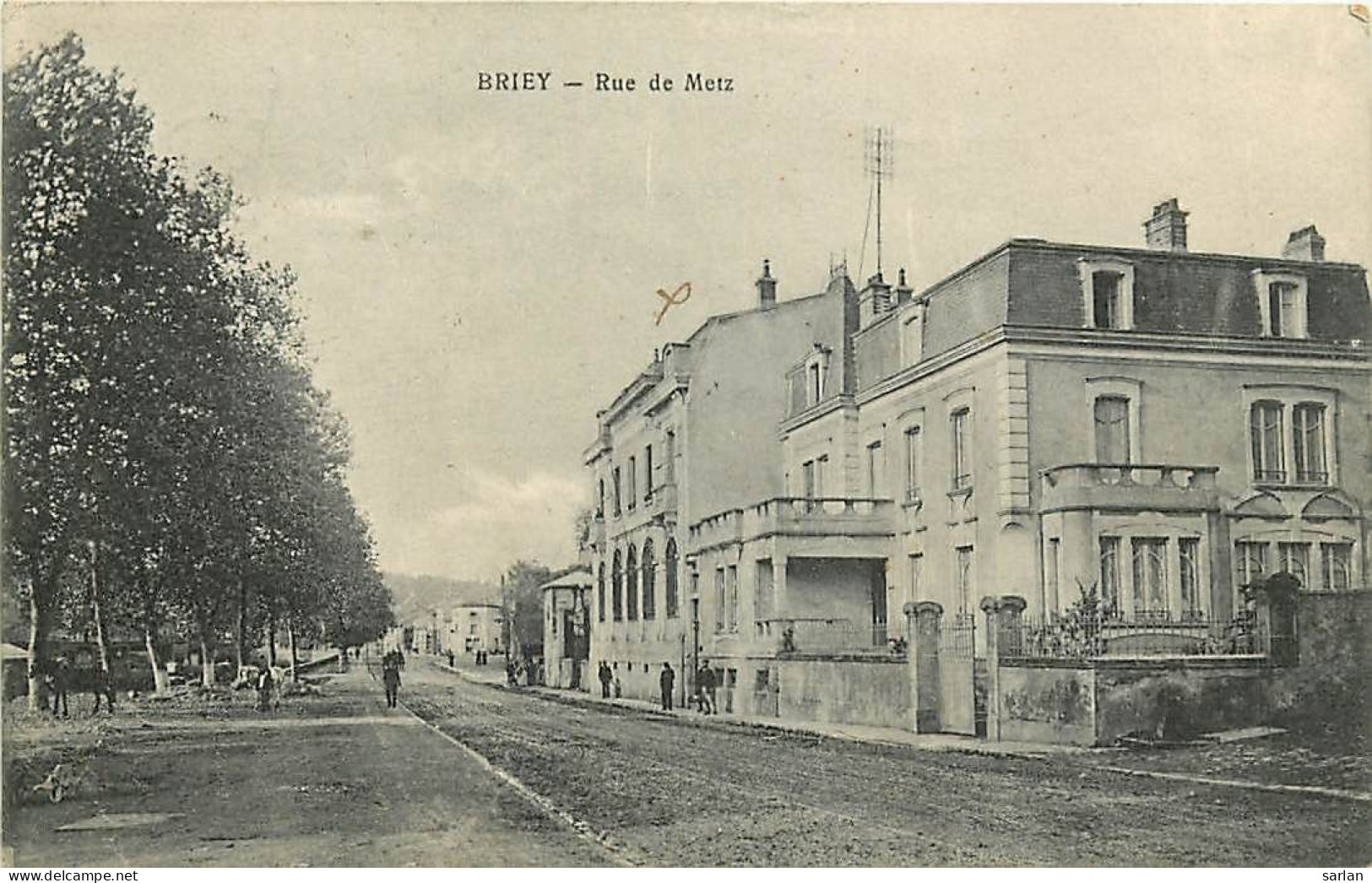 54 , BRIEY , Rue De Metz , * 498 93 - Briey