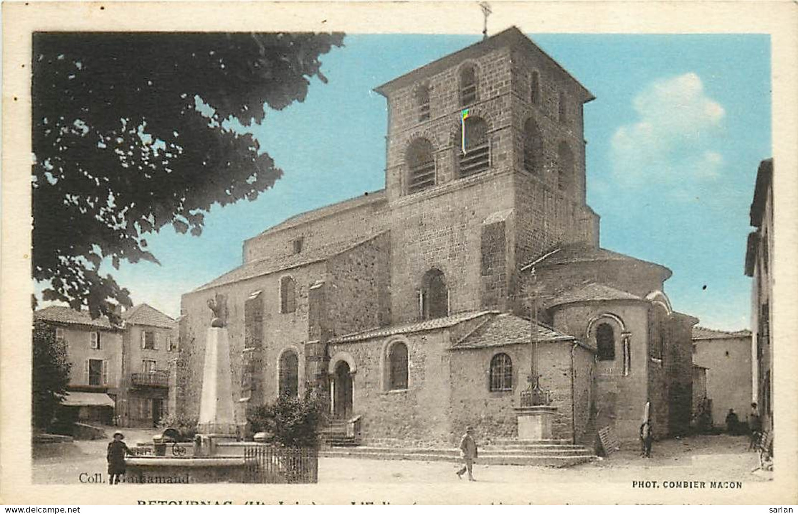 43 , RETOURNAC , L'église Et Monument Aux Morts  , * 500 23 - Retournac