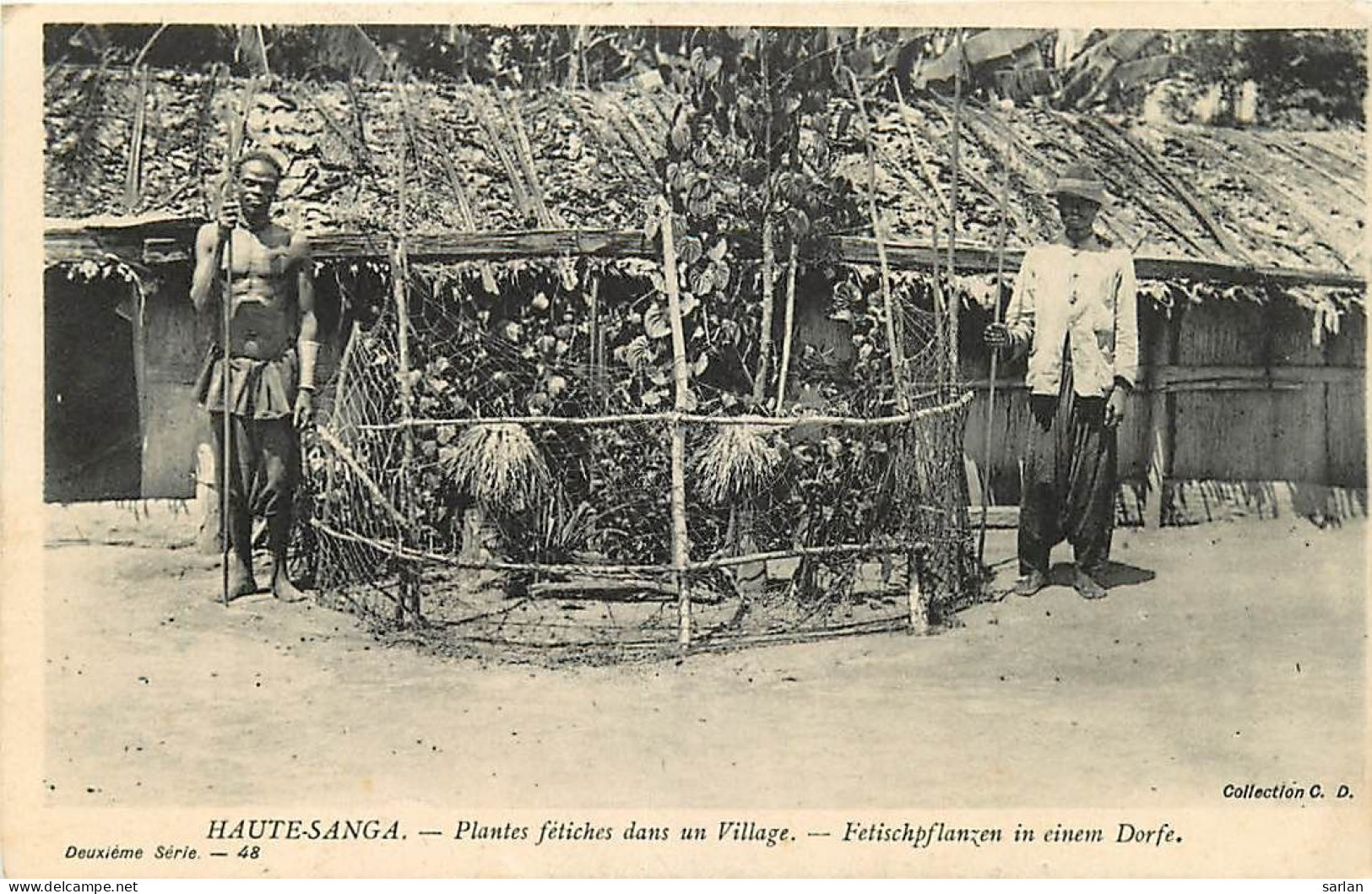 République Centrafricaine / Haute-Sanga / Plantes Fétiches Dans Un Village / * 507 78 - Centraal-Afrikaanse Republiek