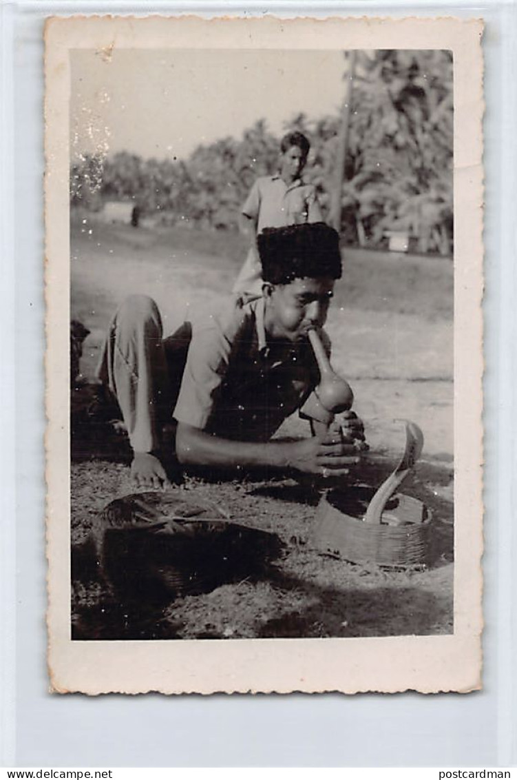Pakistan - Snake Charmer And Cobra - REAL PHOTO - Publ. Unknown  - Pakistan