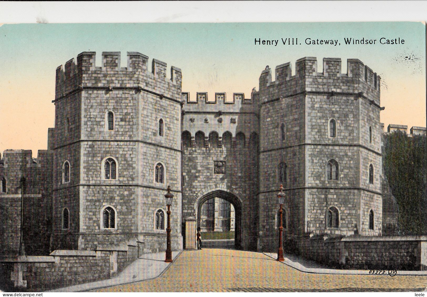 DB95. Vintage Postcard.  Henry VIII Gateway, Windsor Castle, Berkshire. - Windsor Castle
