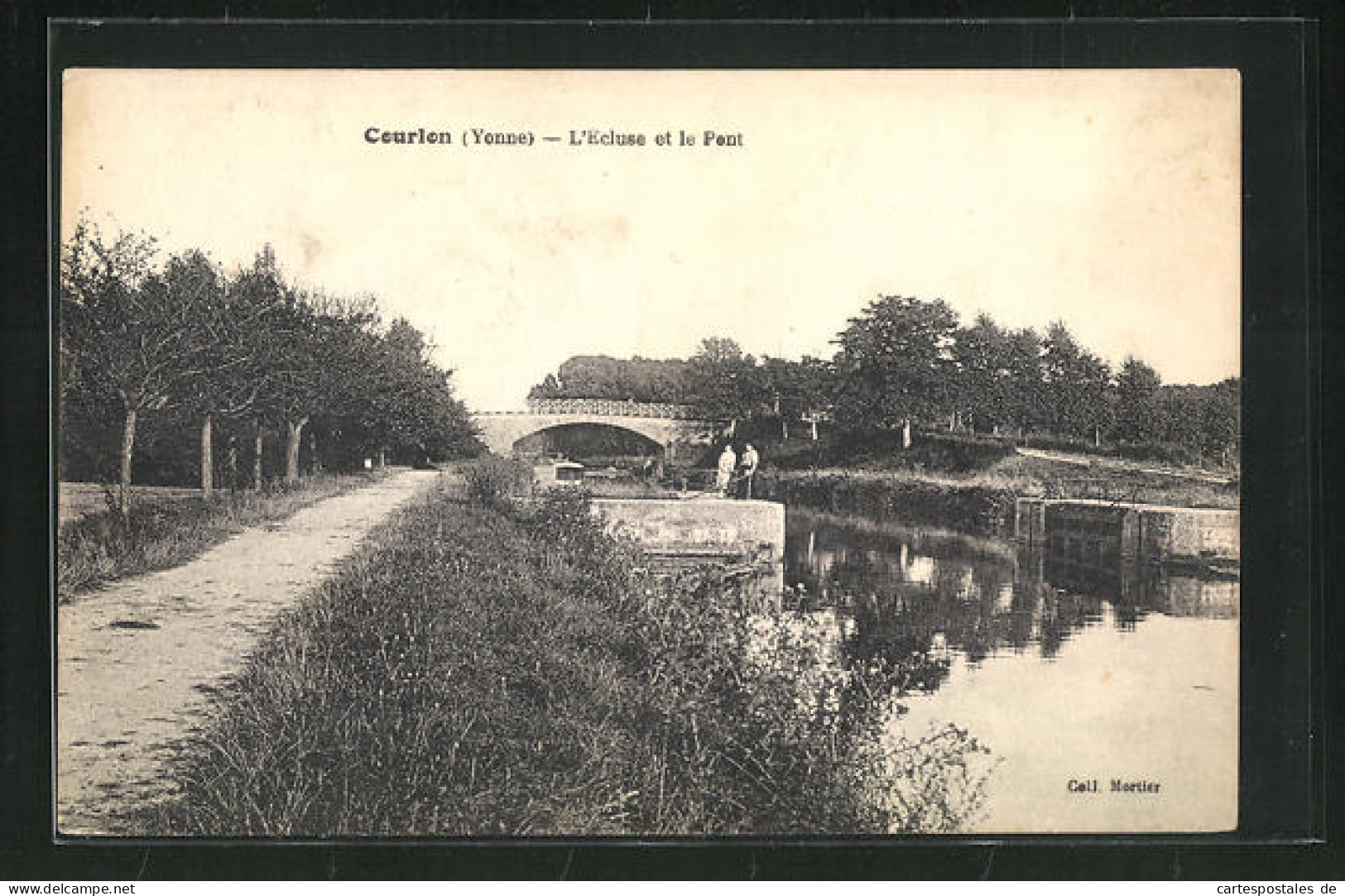 CPA Courlon-sur-Yonne, L`Ecluse Et Le Pont  - Pont Sur Yonne