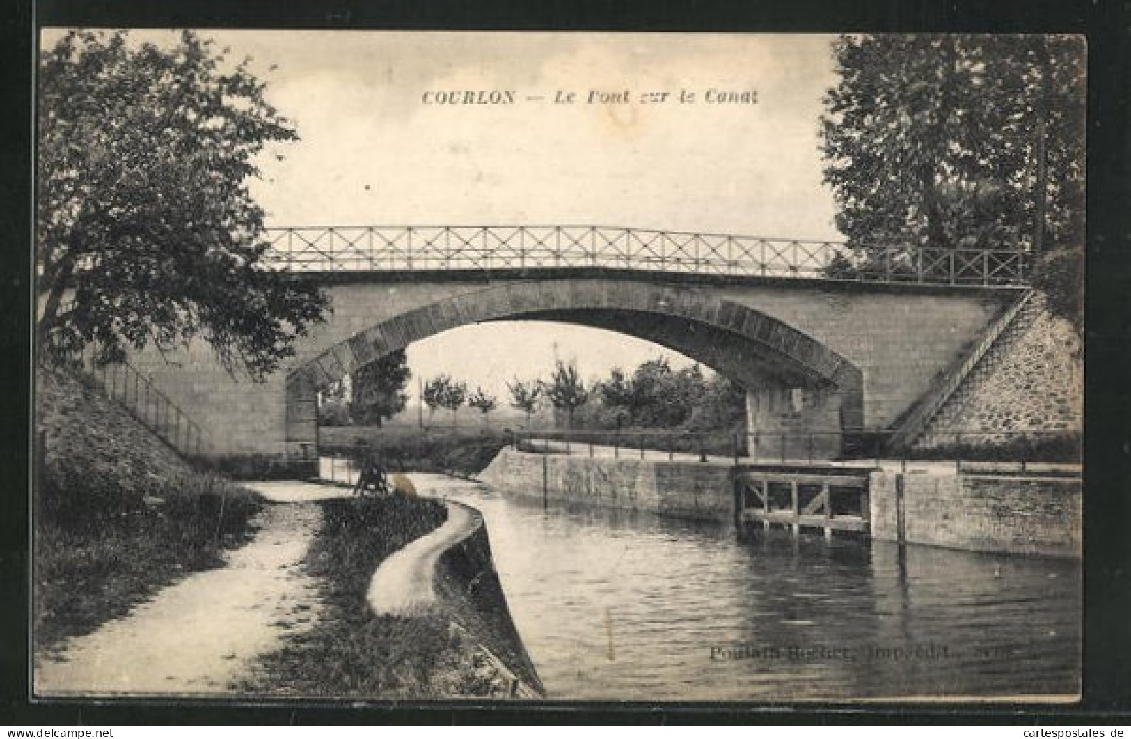 CPA Courlon-sur-Yonne, Le Pont Sur Le Canal  - Pont Sur Yonne