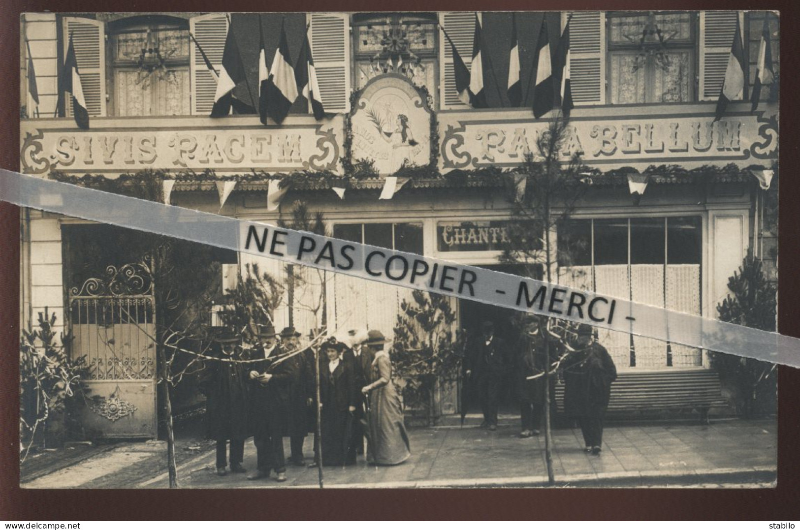 72 - CONLIE - HOTEL BRION, 18 PLACE DES HALLES COTE NORD - ACTUELLEMENT PHARMACIE - CARTE PHOTO ORIGINALE - Conlie