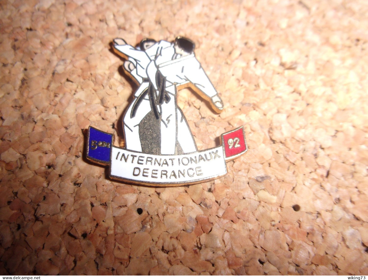 Pin's 5° Internationaux De France De Karaté - 1992 - Sport De Combat - Kimono - Andere & Zonder Classificatie