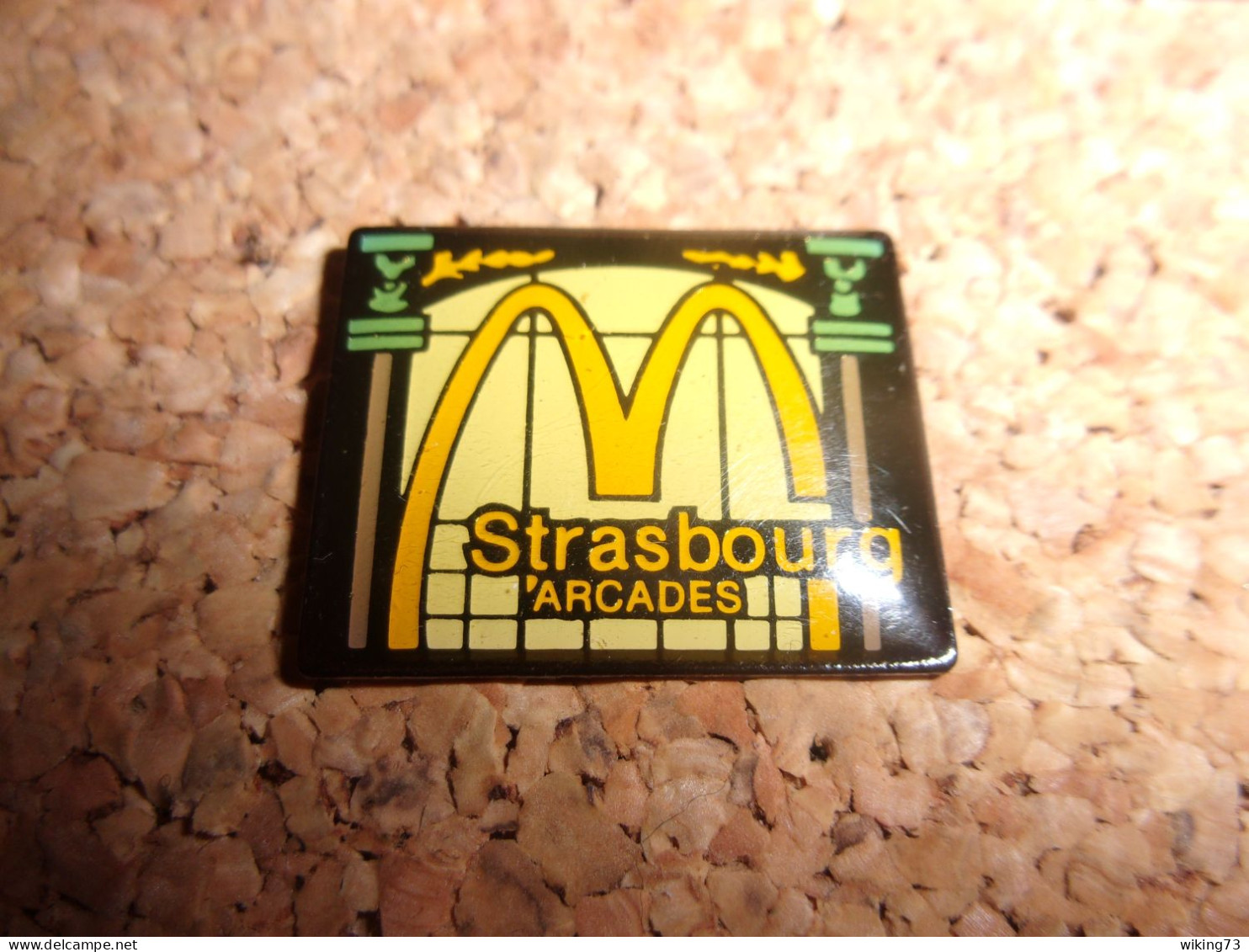 Pin's MacDonald Des Arcades à Strasbourg - Restaurant - Alsace - USA - Chaine - McDonald's