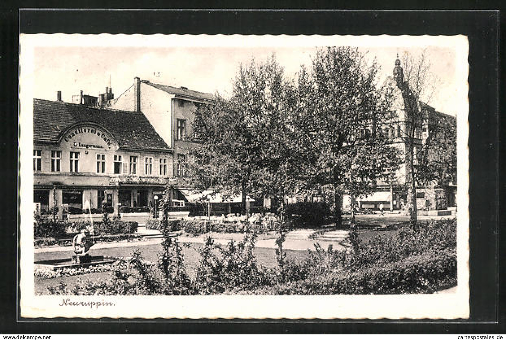 AK Neuruppin, Strasse Am Schulplatz Mit Konditorei Café Lungermann  - Neuruppin