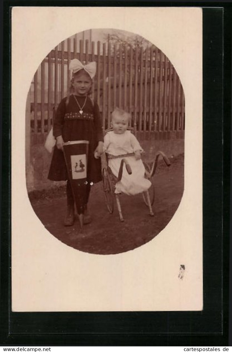Foto-AK Mädchen Mit Geschwisterchen Beim Schulanfang, 1922  - Primo Giorno Di Scuola