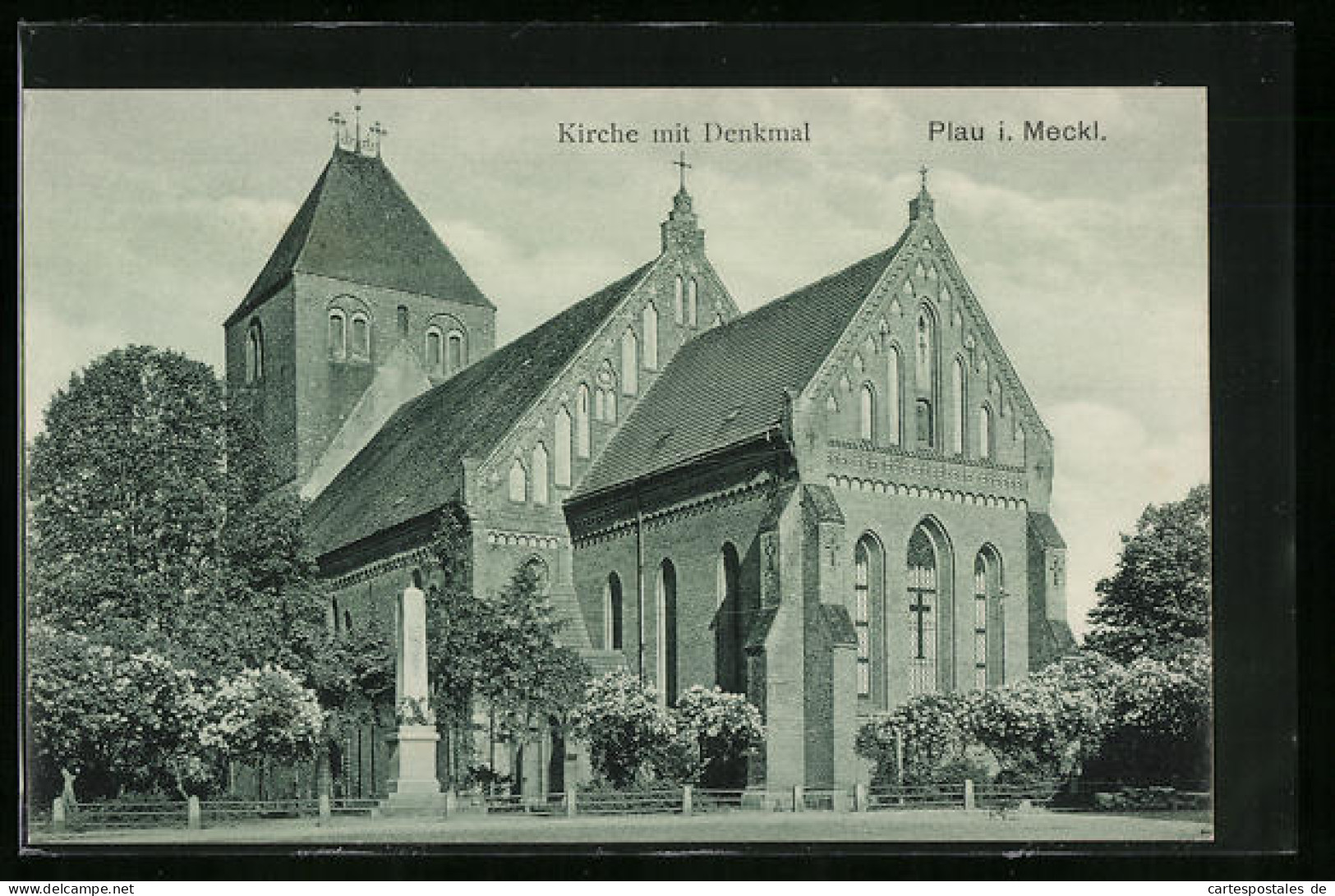 AK Plau I. Meckl., Kirche Mit Denkmal  - Plau
